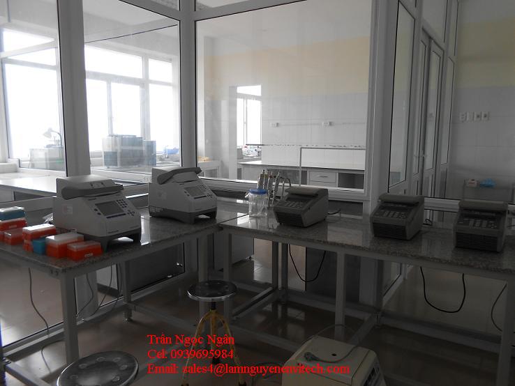 Bàn thí nghiệm áp tường